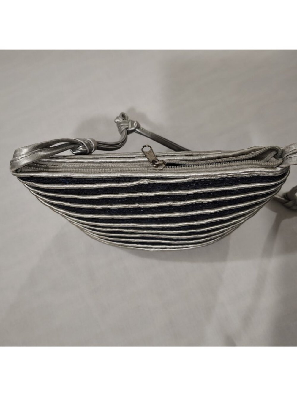 Worthington Straw Woven Shoulder Bag Purse Handbag Blue Silver Stripe Lined - Picture 4 of 16